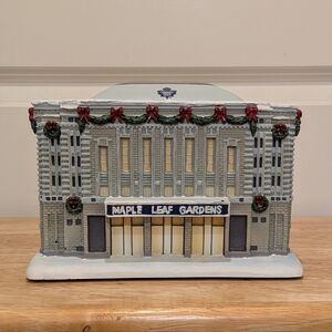 EUC 2004 Hawthorne Village Large Maple Leaf Gardens Numbered Sculpture